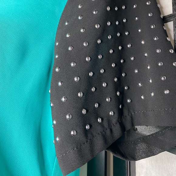 Chiffon open back blouse - Picture 4 of 7